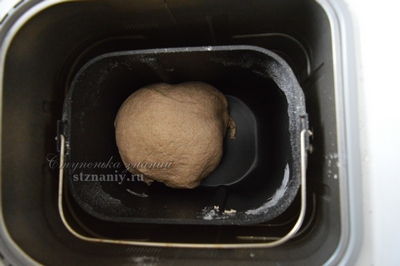 Колобок замешанного теста в форме для хлебопечки panasonic